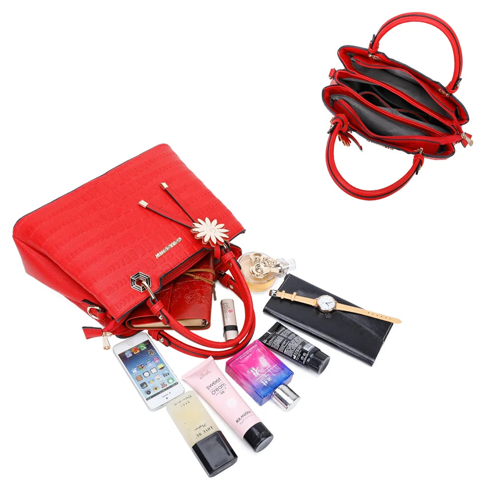 Intérieur du Fiora rouge : trois compartiments pour téléphone, portefeuille et maquillage – réf. M-9354
