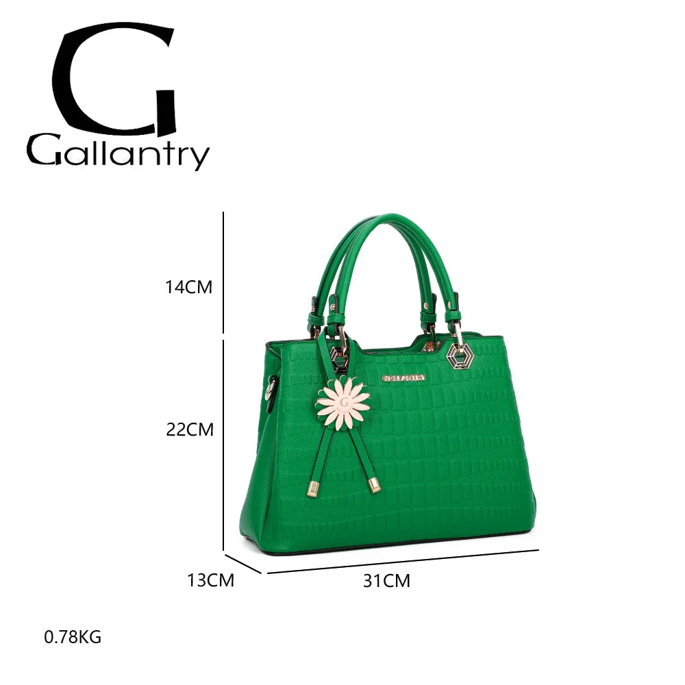 Dimensions du Fiora vert : 31 × 13 × 22 cm, anses de 14 cm, poids 0,78 kg – réf. M-9354