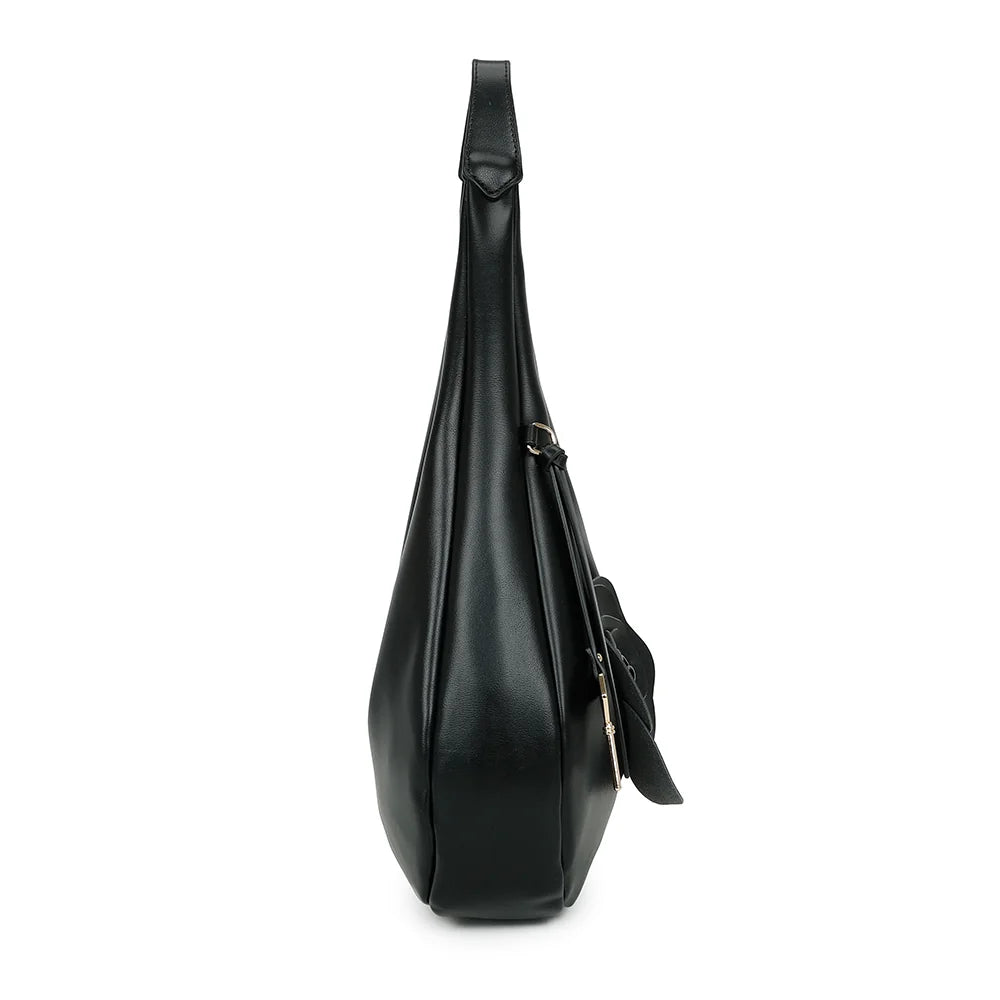 Profil du Fleur de Lune noir : ligne fine et anse unique large pour un port à l’épaule – réf. G-7494