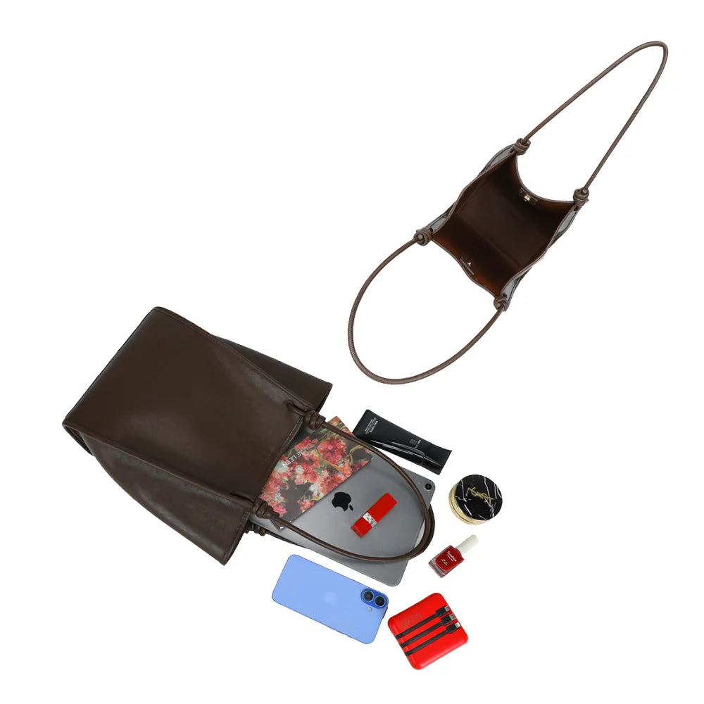 Intérieur du Florence café : un grand compartiment qui accueille tablette, téléphone et trousse – réf. A-9455-1