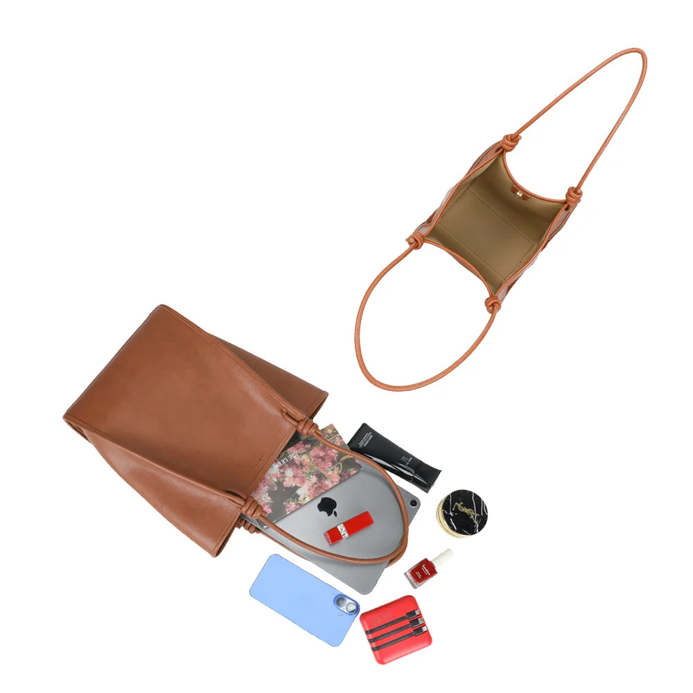 Intérieur du Florence marron : un grand compartiment qui accueille tablette, téléphone et trousse – réf. A-9455-1
