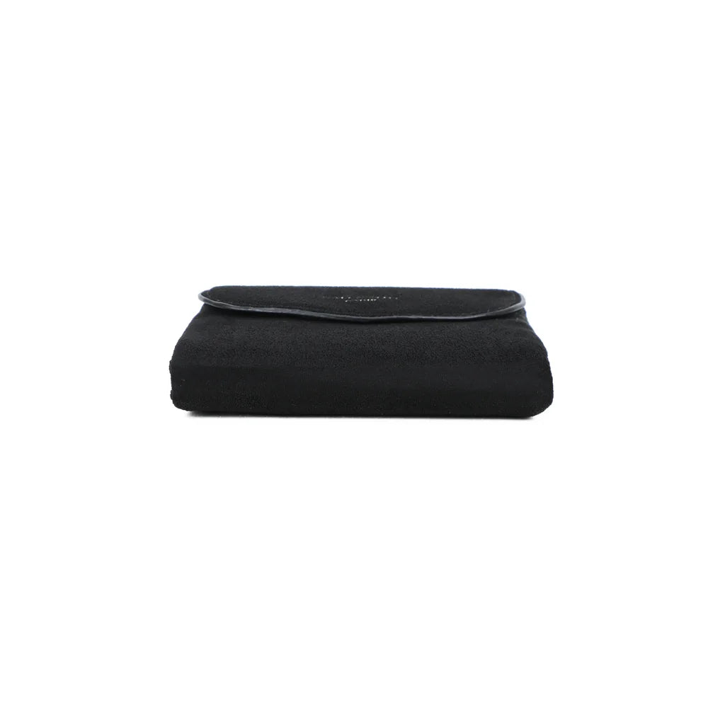 Dessous du portefeuille Florina noir, finition effet suédine ton sur ton et format compact – réf. SF-69055