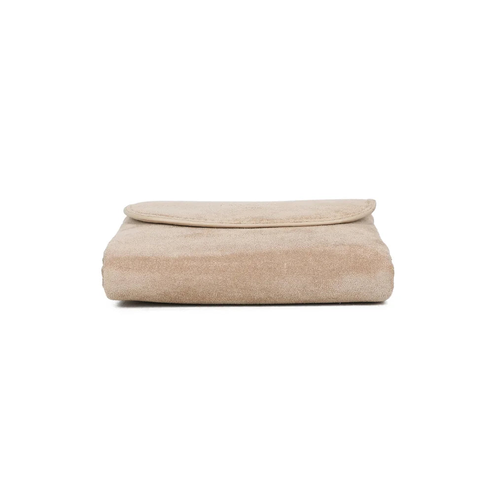Dessous du portefeuille Florina taupe, finition effet suédine ton sur ton et format compact – réf. SF-69055