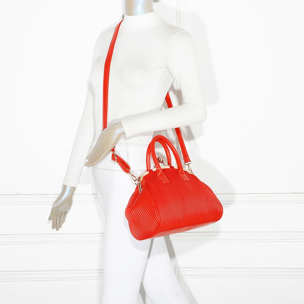 Sac à main femme Gabrielle Retro orange porté, anses courtes à la main ou bandoulière amovible – réf. R-1691-1
