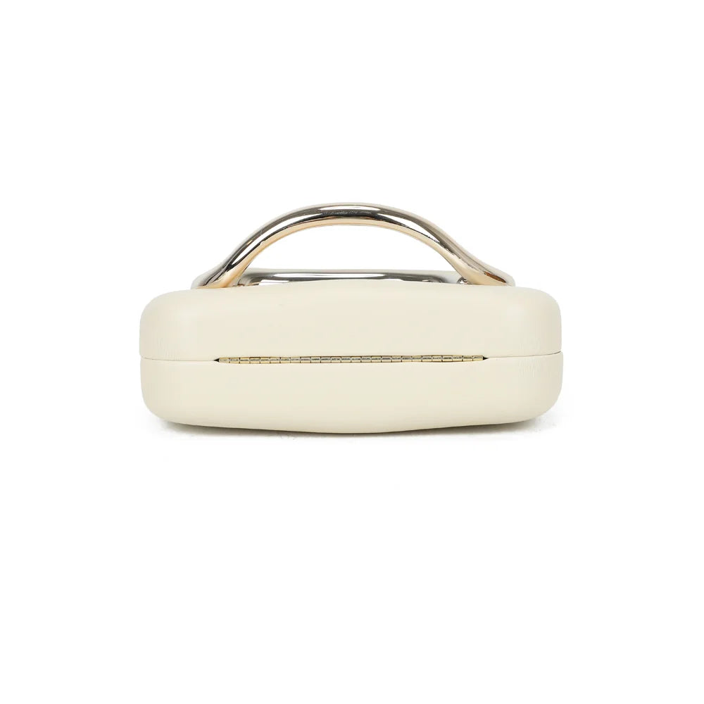 Dessous de la pochette Glam Ring beige, base arrondie dans la continuité de sa forme structurée – réf. WL-92009-2