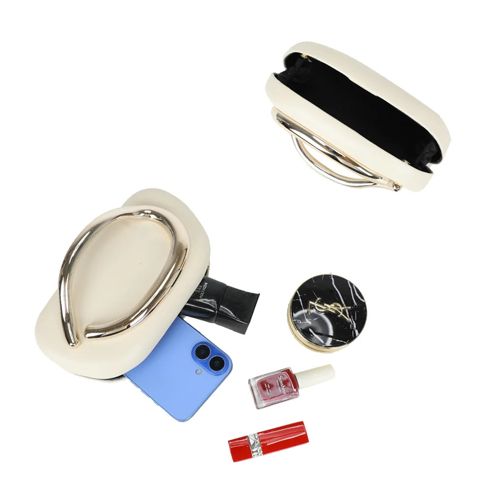 Intérieur de la Glam Ring beige : ouverture en coquille sur charnière et compartiment doublé unique – réf. WL-92009-2