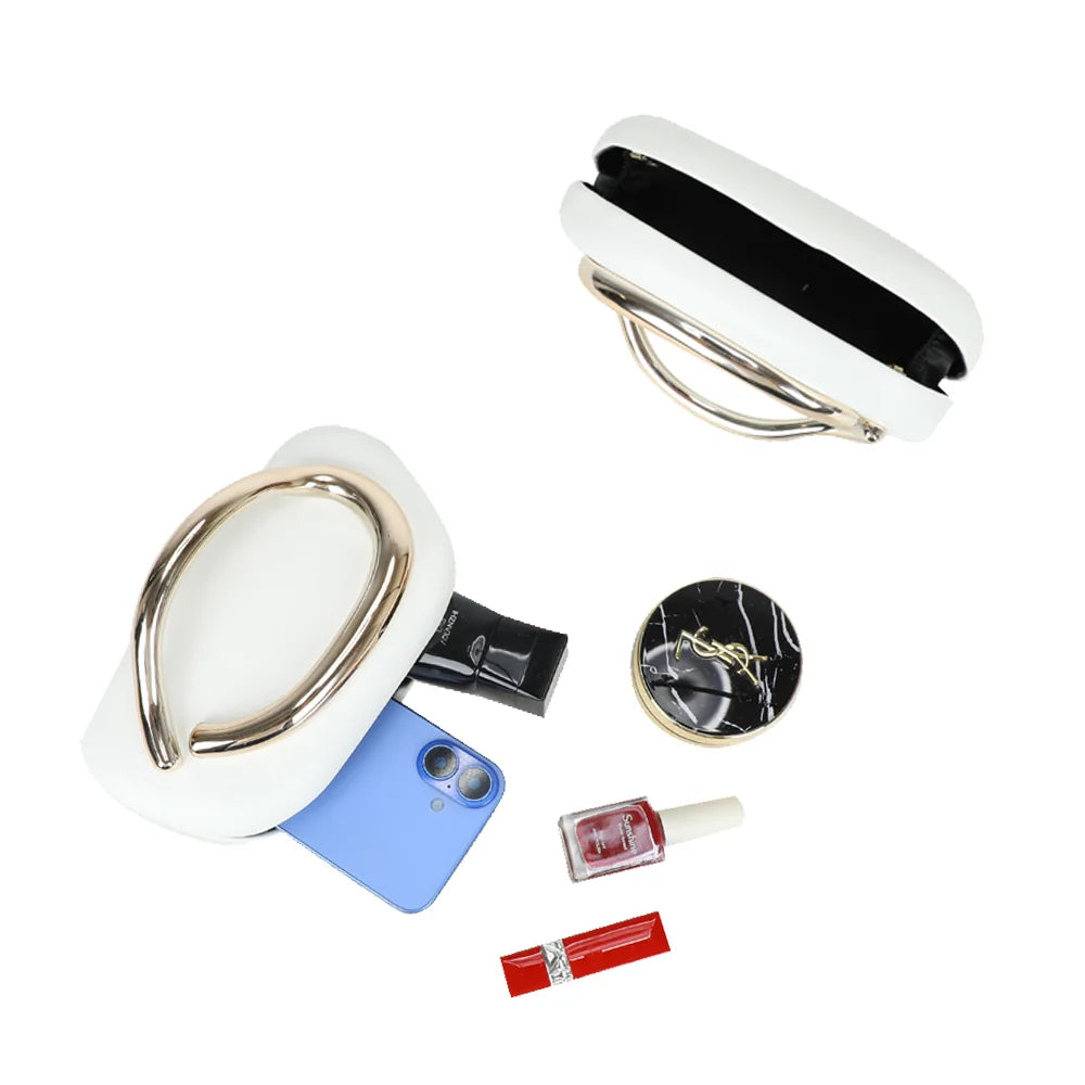 Intérieur de la Glam Ring blanc : ouverture en coquille sur charnière et compartiment doublé unique – réf. WL-92009-2
