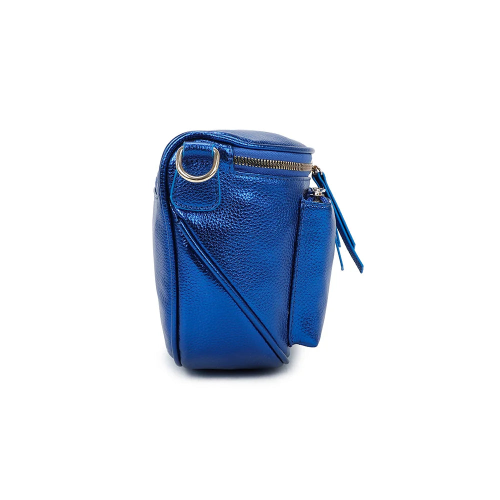 Profil du Glamour Shiny bleu electrique : silhouette arrondie de 9 cm de profondeur et attache de sangle à mousqueton – réf. Z-83047-1