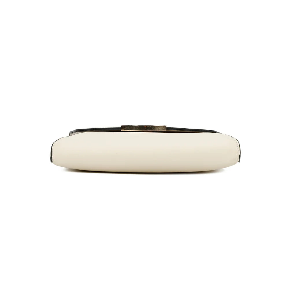 Dessous de la pochette Grenat beige, lignes nettes et finitions soignées sur la base – réf. R-1697