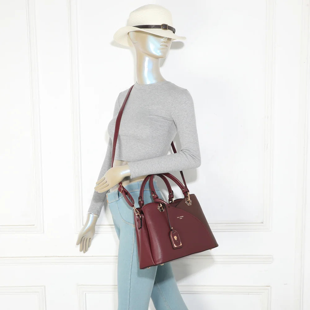 Sac à main femme Harmonie Trio bordeaux porté, bandoulière amovible pour un porté épaule ou croisé – réf. M-9431