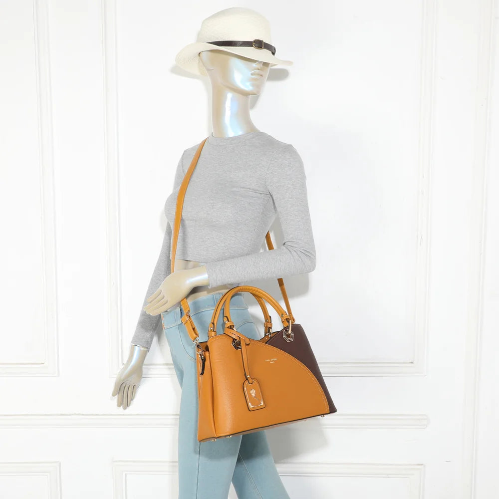 Sac à main femme Harmonie Trio jaune foncé porté, bandoulière amovible pour un porté épaule ou croisé – réf. M-9431