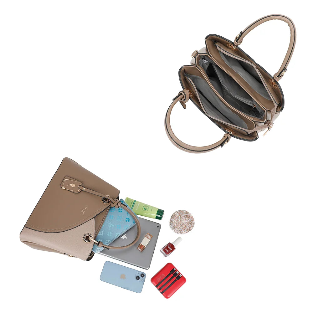 Intérieur de l’Harmonie Trio taupe foncé : trois compartiments pour ranger téléphone, maquillage et tablette – réf. M-9431