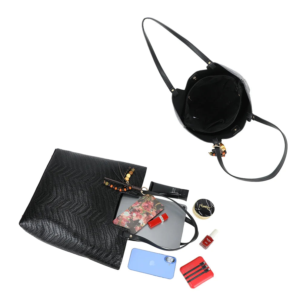Intérieur du cabas Honey noir : grand compartiment à doublure synthétique pour vos essentiels – réf. A-9159