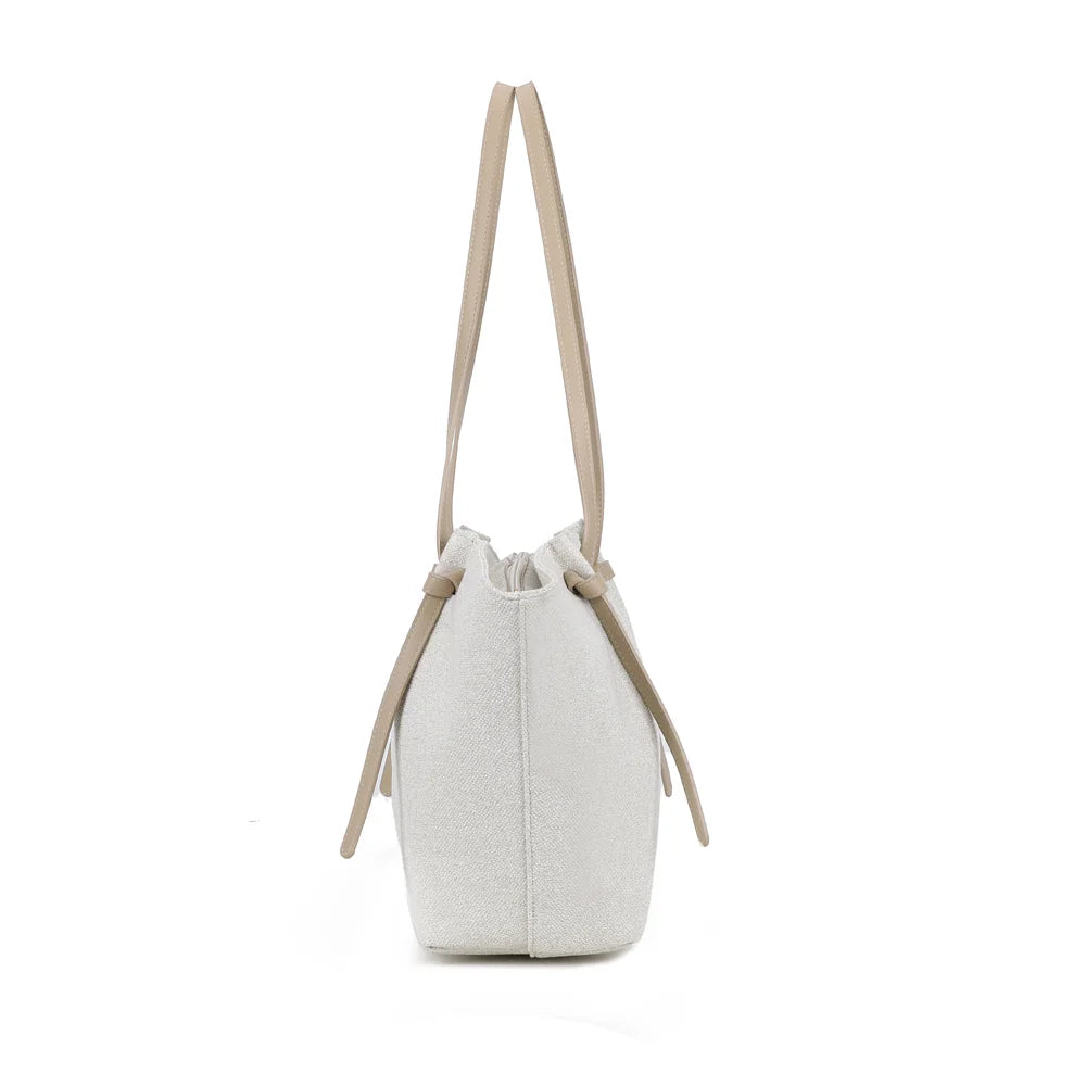 Profil du cabas Ivory beige/taupe montrant ses côtés évasés et sa profondeur de 15 cm – réf. KJ-62083-1