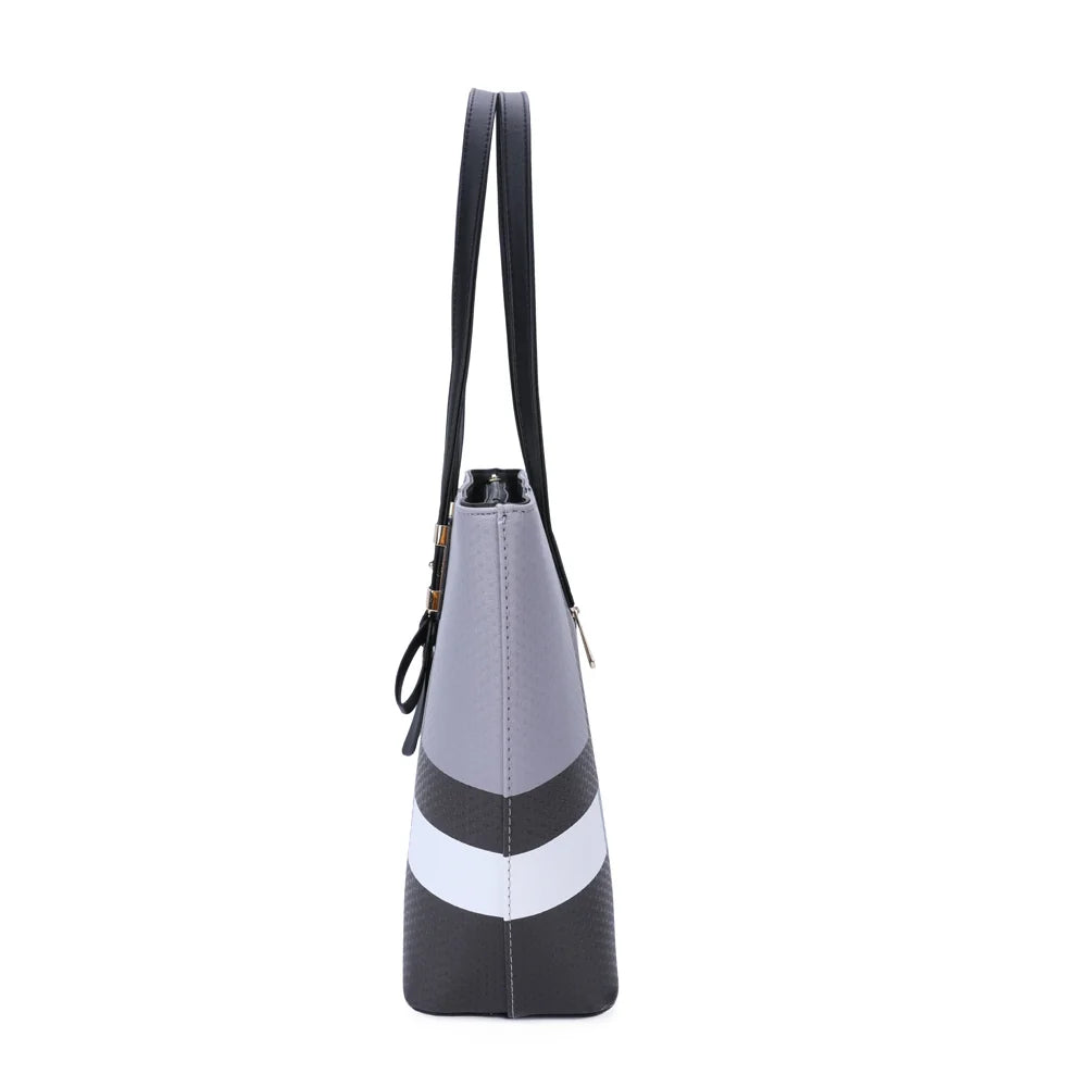 Jolie gris de profil : silhouette cabas aux lignes nettes et fermeture zippée sur le dessus – réf. M-7422
