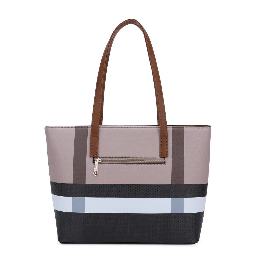Dos du Jolie taupe/camel avec sa poche zippée pour garder téléphone ou clés à portée de main – réf. M-7422