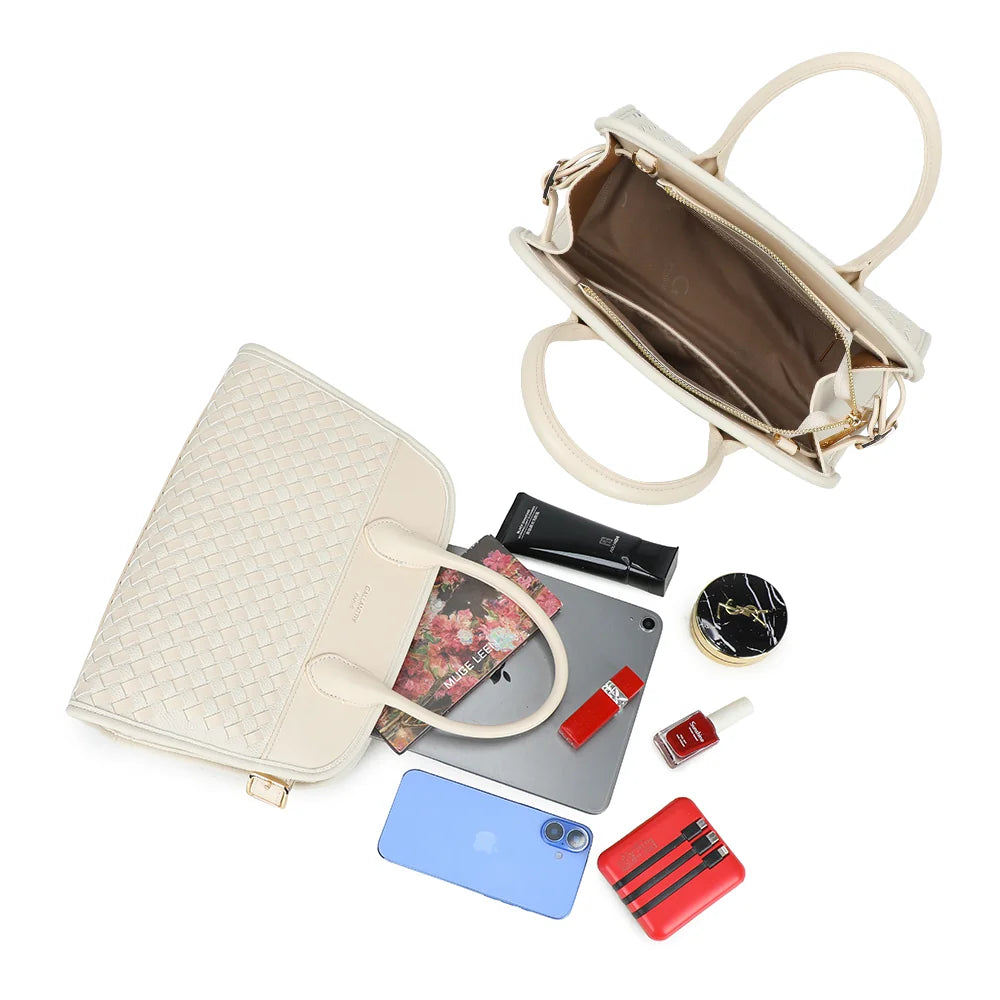 Intérieur de Juliette beige : ouverture zippée et compartiment doublé pour vos essentiels du quotidien – réf. DG-5818