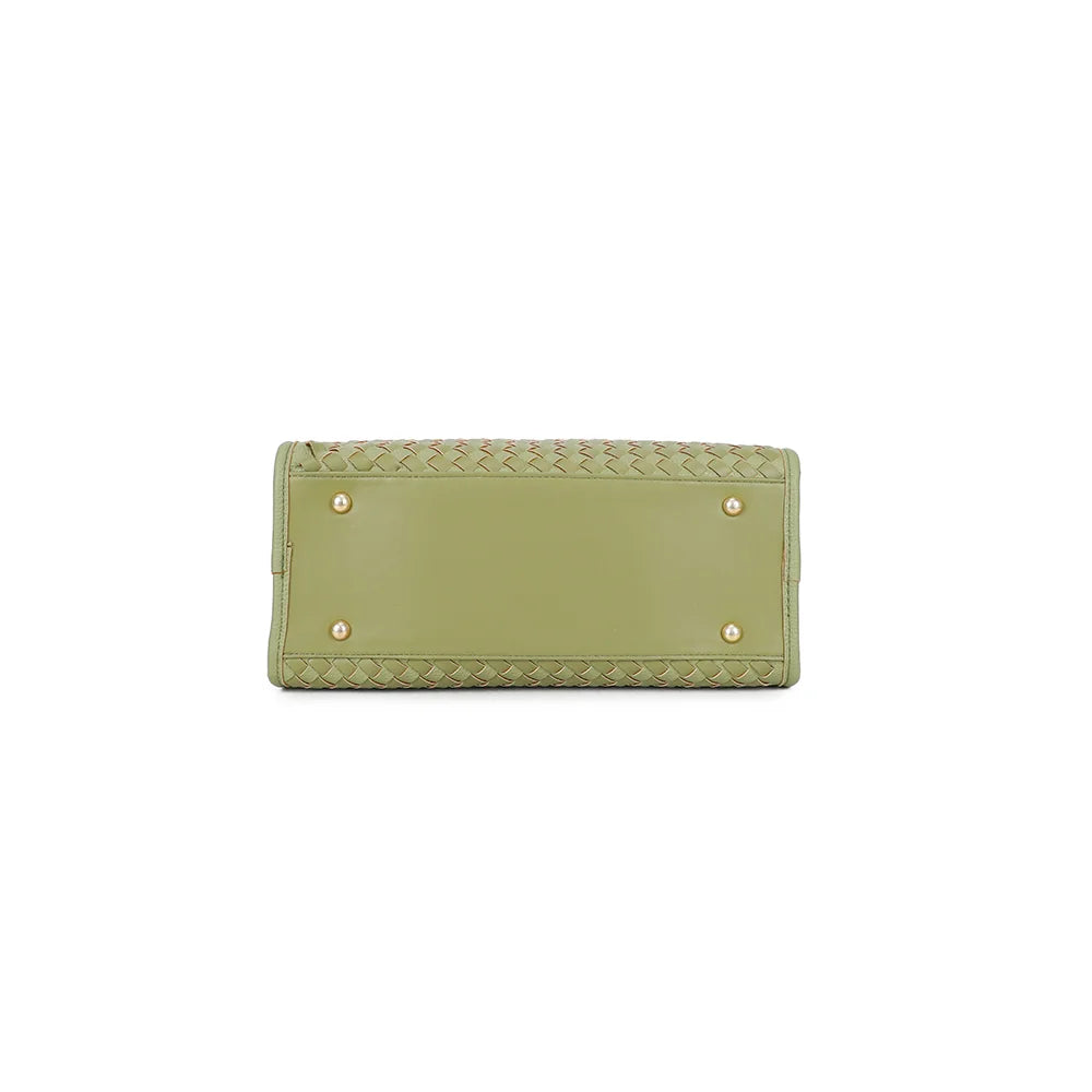 Dessous de Juliette vert : base du sac tressé, 31 cm de large pour 11 cm de profondeur – réf. DG-5818
