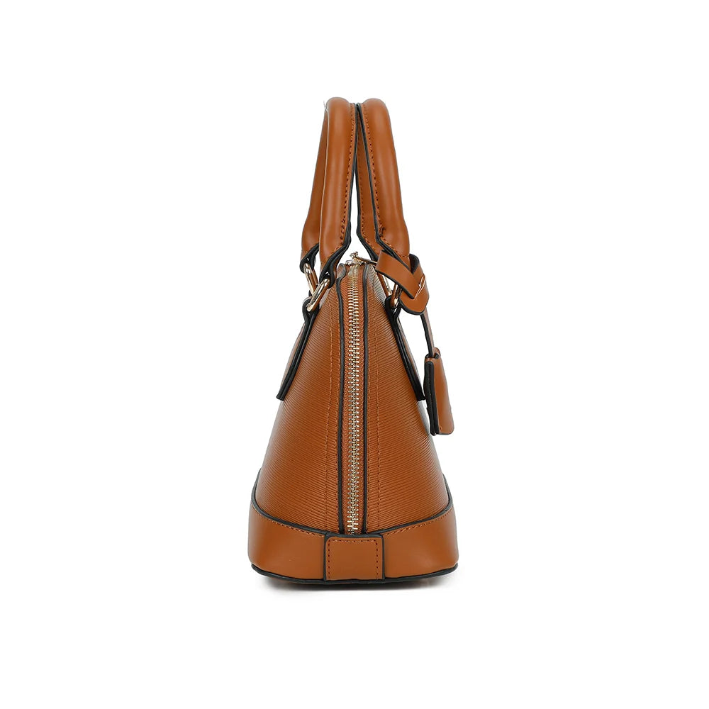 L'Éclat Mini camel de profil : fermeture éclair qui suit l’arrondi du sac sur les côtés – réf. DQ-8596-5