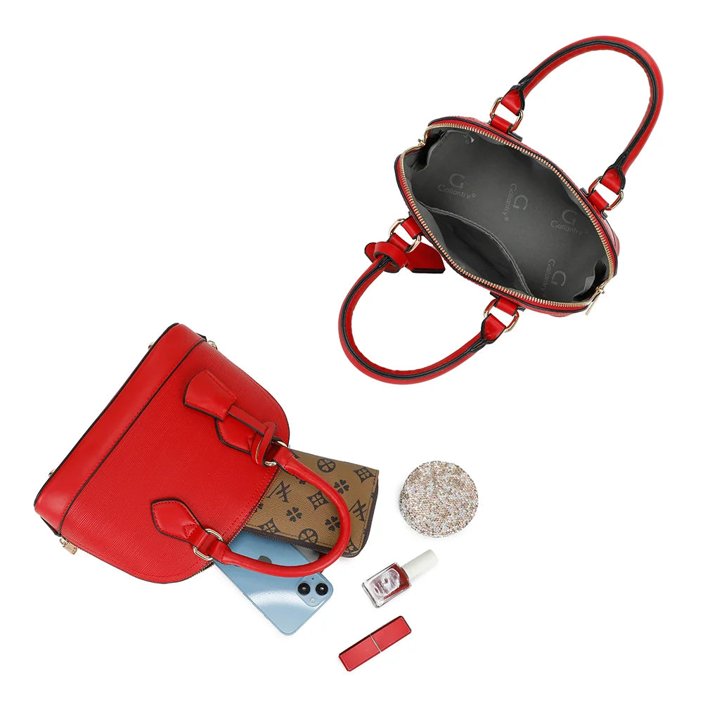 Intérieur de L'Éclat Mini rouge : compartiment zippé avec poche plaquée pour le téléphone et l’essentiel – réf. DQ-8596-5