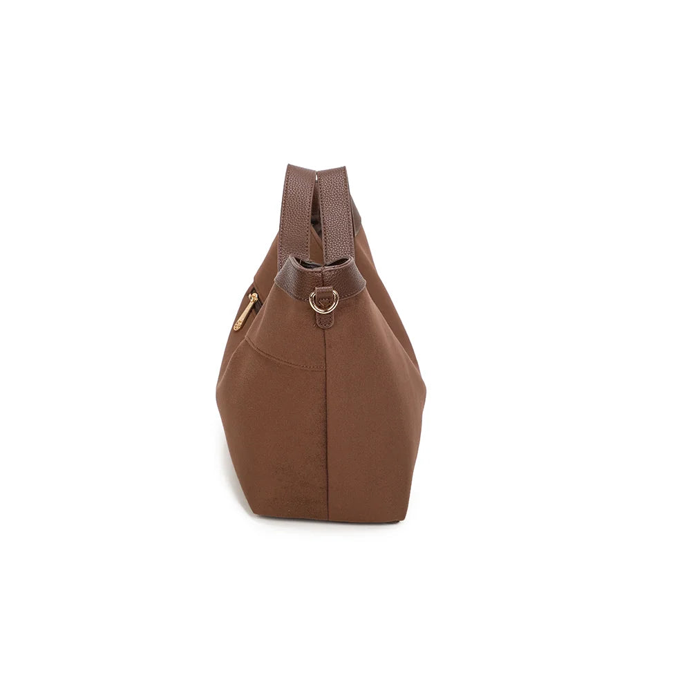 Profil de L'Élancée café : 12 cm de profondeur et anneau doré pour la bandoulière – réf. KJ-62084