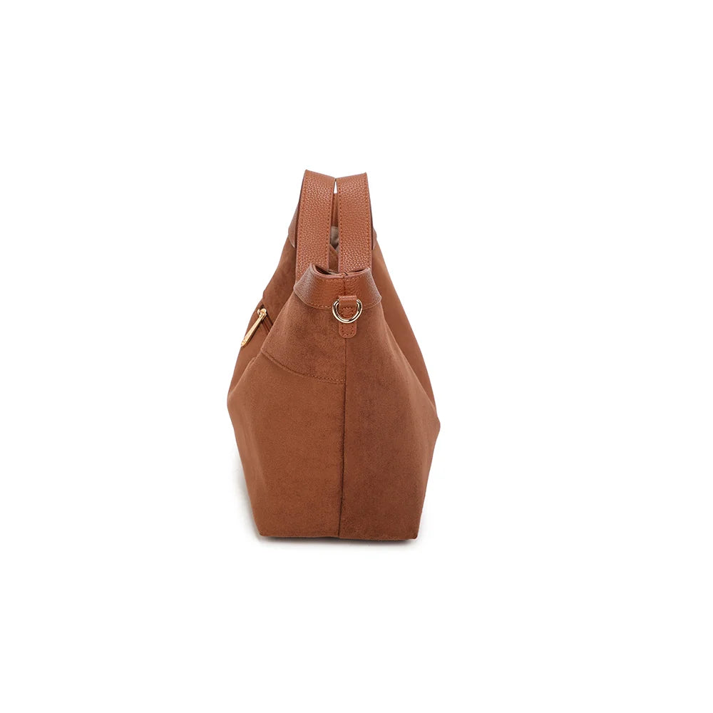 Profil de L'Élancée marron : 12 cm de profondeur et anneau doré pour la bandoulière – réf. KJ-62084