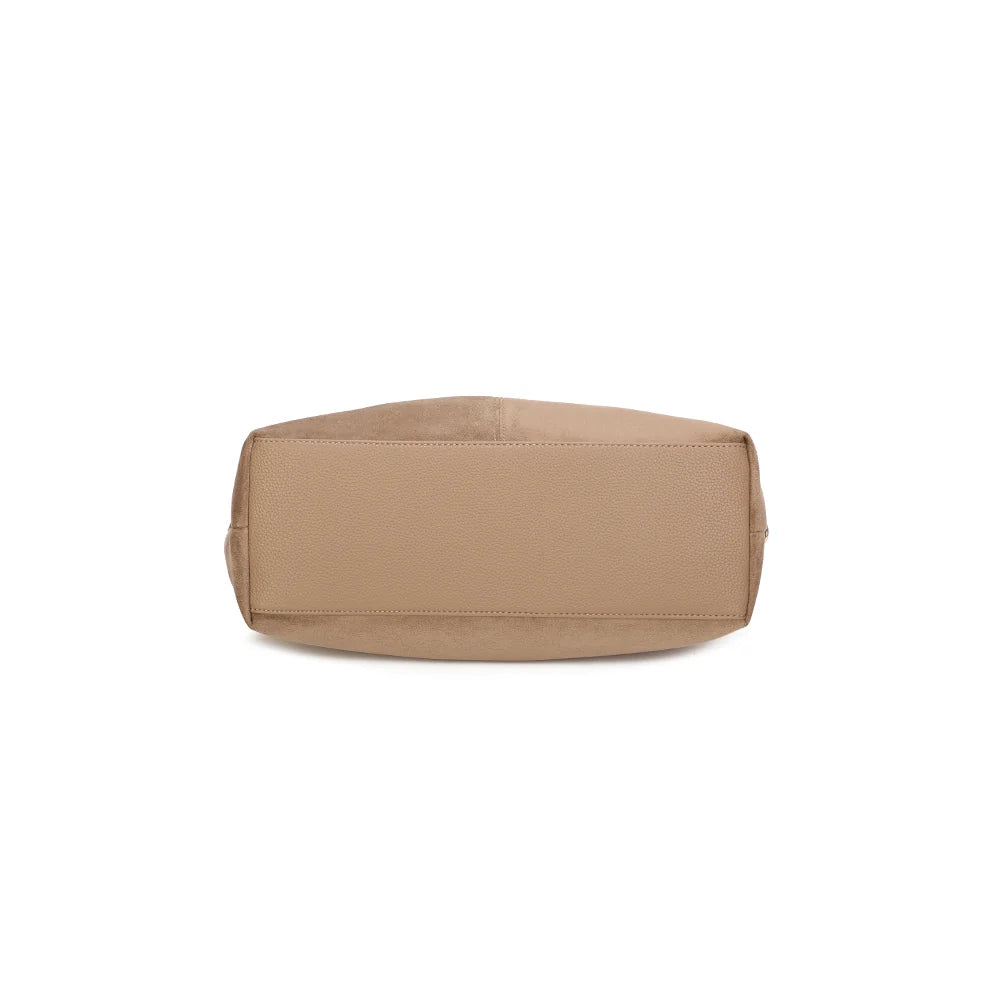 Dessous de L'Élancée taupe foncé : fond plat en suédine pour poser le sac bien droit – réf. KJ-62084