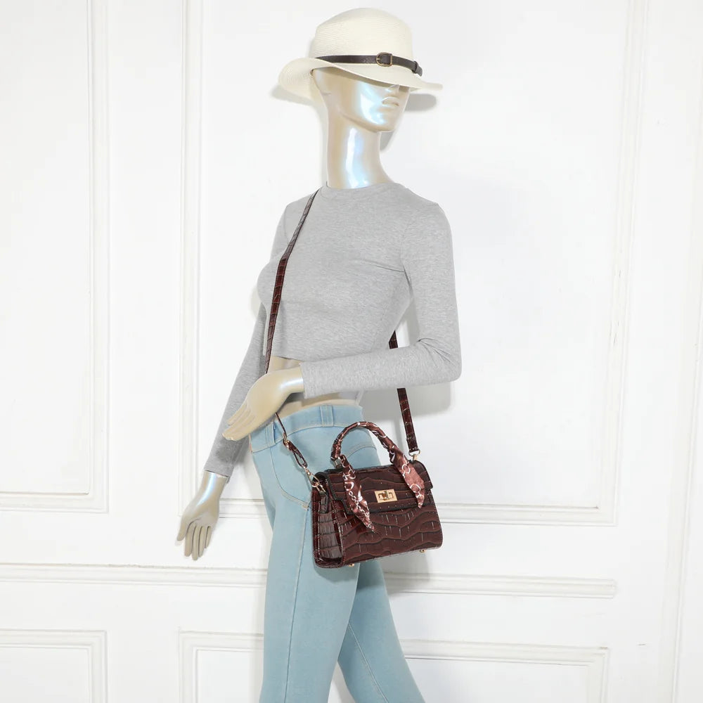 Sac à main femme L'Éxotique café porté, anse foulard à la main ou bandoulière en travers du corps – réf. HY-5413-3