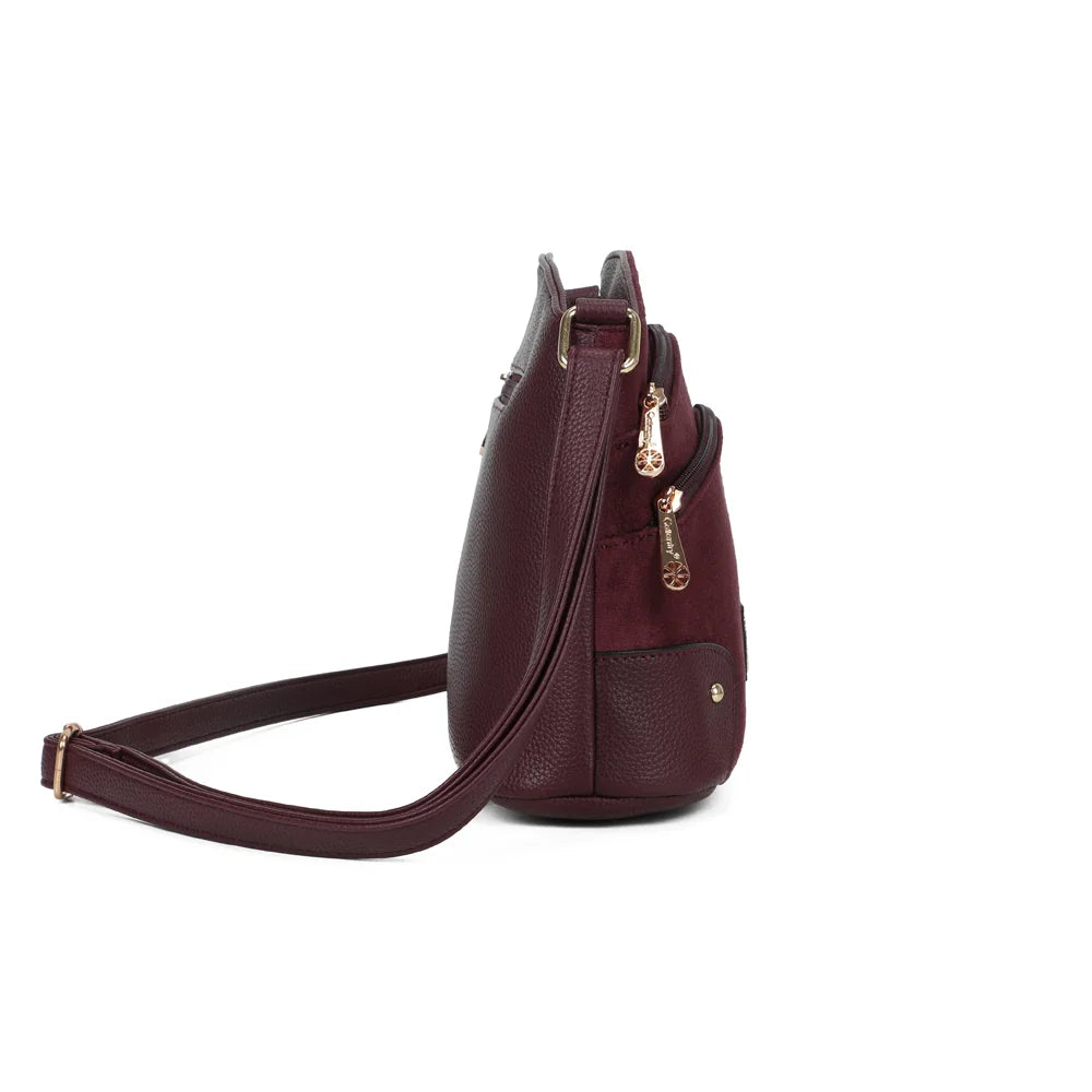 Profil du L'Organisé Chic bordeaux, format compact et bandoulière réglable à boucle dorée – réf. M-9263-12