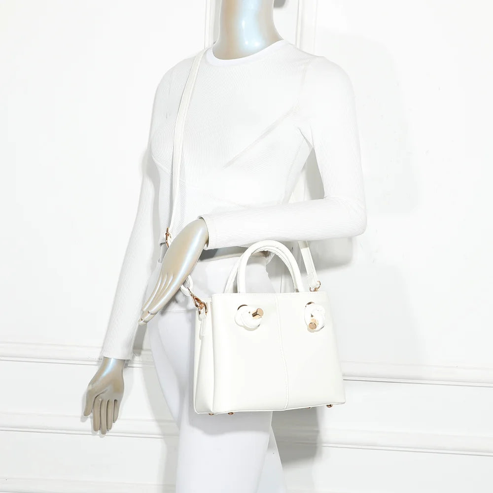 Sac à main femme La Ambre blanc porté, à la main ou à l’épaule grâce à la bandoulière – réf. DQ-8662