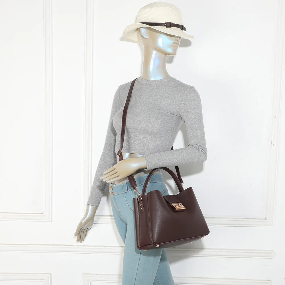 Sac à main femme La Astoria café porté, à la main ou avec sa bandoulière amovible – réf. DQ-8709