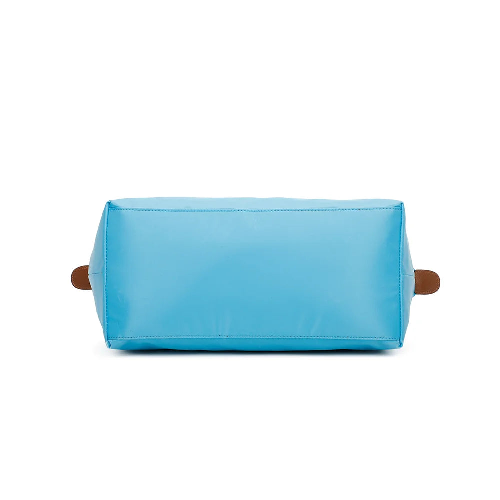 Dessous de La Balade (Large) bleu ciel, une base large en nylon pour un cabas qui tient bien – réf. Z-02