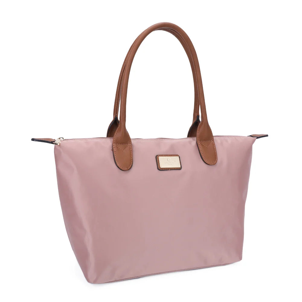 La Balade (Large) rose foncé vu de trois quarts : forme cabas évasée et pattes de zip marron surpiquées – réf. Z-02
