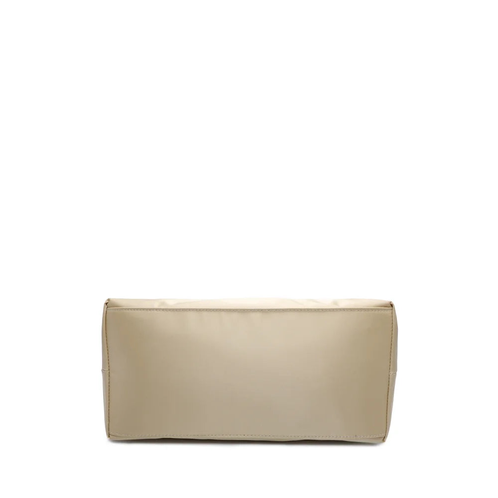 Dessous de La Balade Medium beige, vue de la base en nylon et des coutures du sac cabas – réf. Z-03