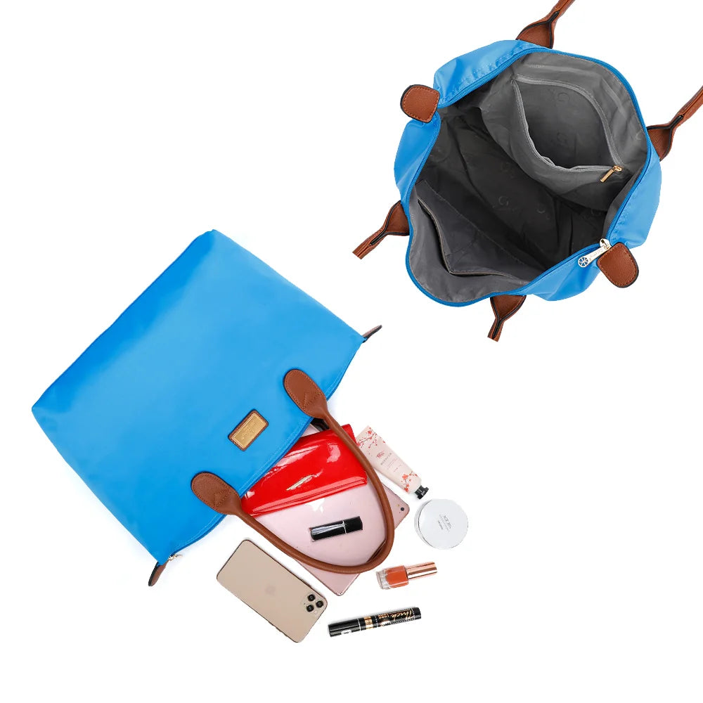 Intérieur de La Balade Medium bleu electrique : une poche zippée et des poches plaquées pour les petits essentiels – réf. Z-03