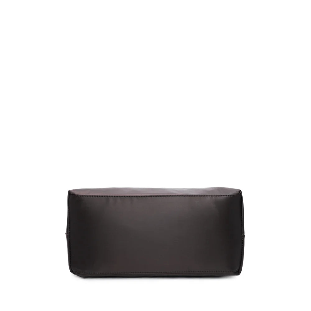 Dessous de La Balade Medium café, vue de la base en nylon et des coutures du sac cabas – réf. Z-03