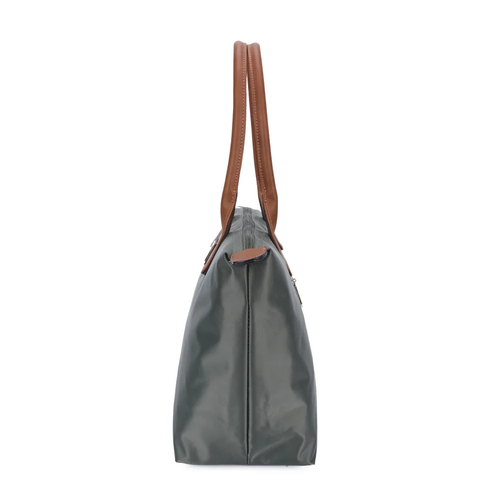 La Balade Medium vert foncé de profil : 15 cm de profondeur et forme évasée vers la fermeture éclair – réf. Z-03