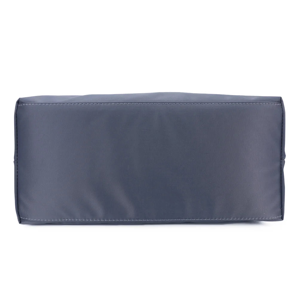 Dessous de La Balade Medium gris foncé, vue de la base en nylon et des coutures du sac cabas – réf. Z-03
