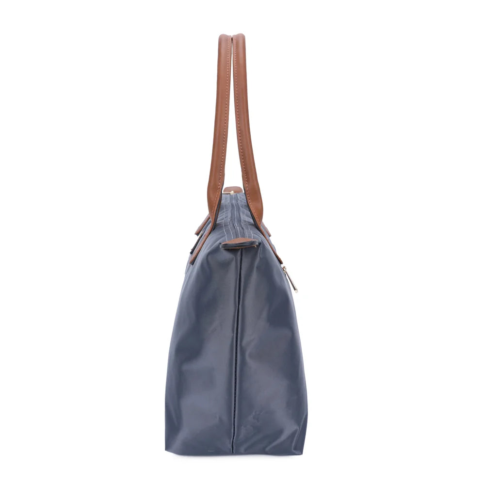 La Balade Medium gris foncé de profil : 15 cm de profondeur et forme évasée vers la fermeture éclair – réf. Z-03