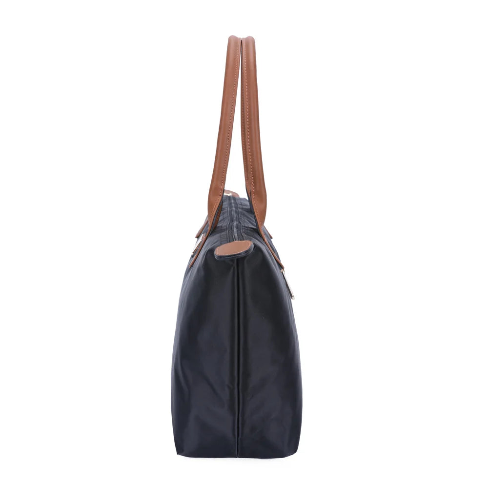 La Balade Medium noir de profil : 15 cm de profondeur et forme évasée vers la fermeture éclair – réf. Z-03