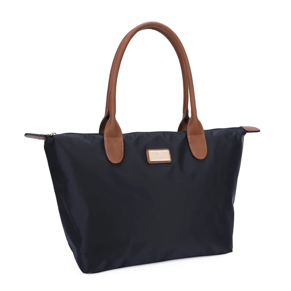 La Balade Medium noir vue de trois quarts : silhouette évasée et pattes marron aux extrémités du zip – réf. Z-03