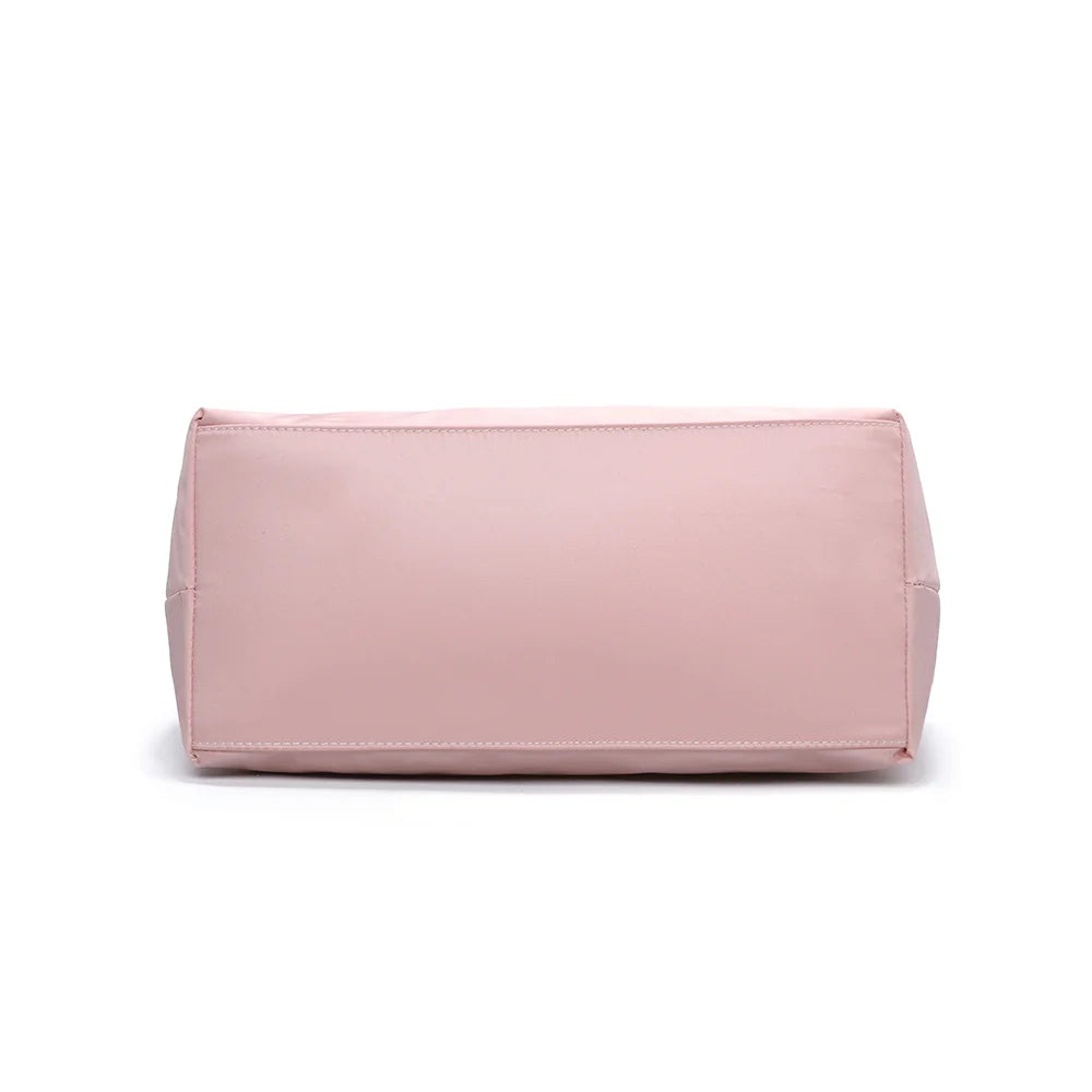 Dessous de La Balade Medium rose claire, vue de la base en nylon et des coutures du sac cabas – réf. Z-03