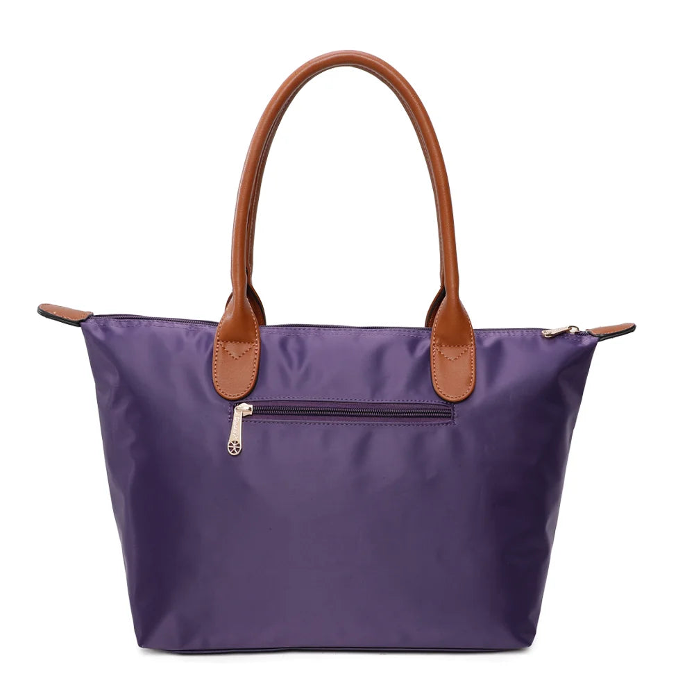Dos de La Balade Medium violet : nylon uni et anses marron surpiquées cousues sur le haut du sac – réf. Z-03