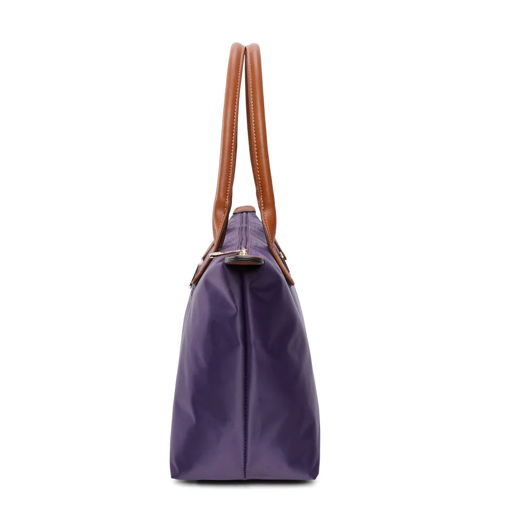La Balade Medium violet de profil : 15 cm de profondeur et forme évasée vers la fermeture éclair – réf. Z-03