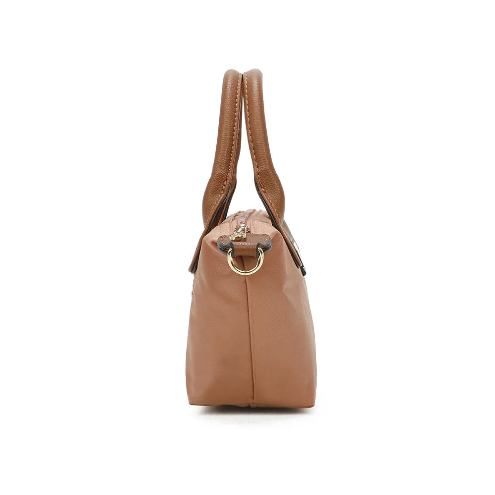 Profil de La Balade (Mini) rose foncé : 8,5 cm de profondeur et attache latérale pour la bandoulière amovible – réf. Z-05