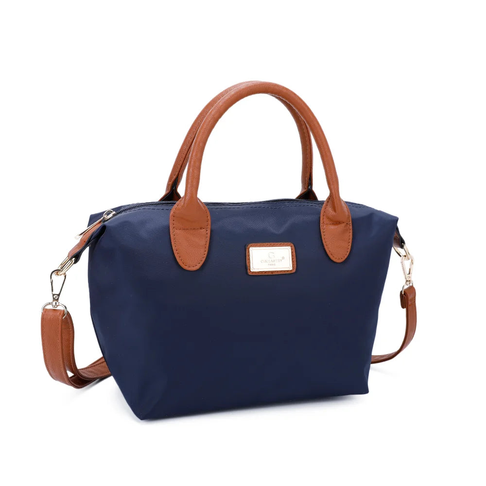 La Balade bleu marine vue de trois-quarts : forme trapèze souple et bandoulière amovible en simili cuir camel – réf. Z-01