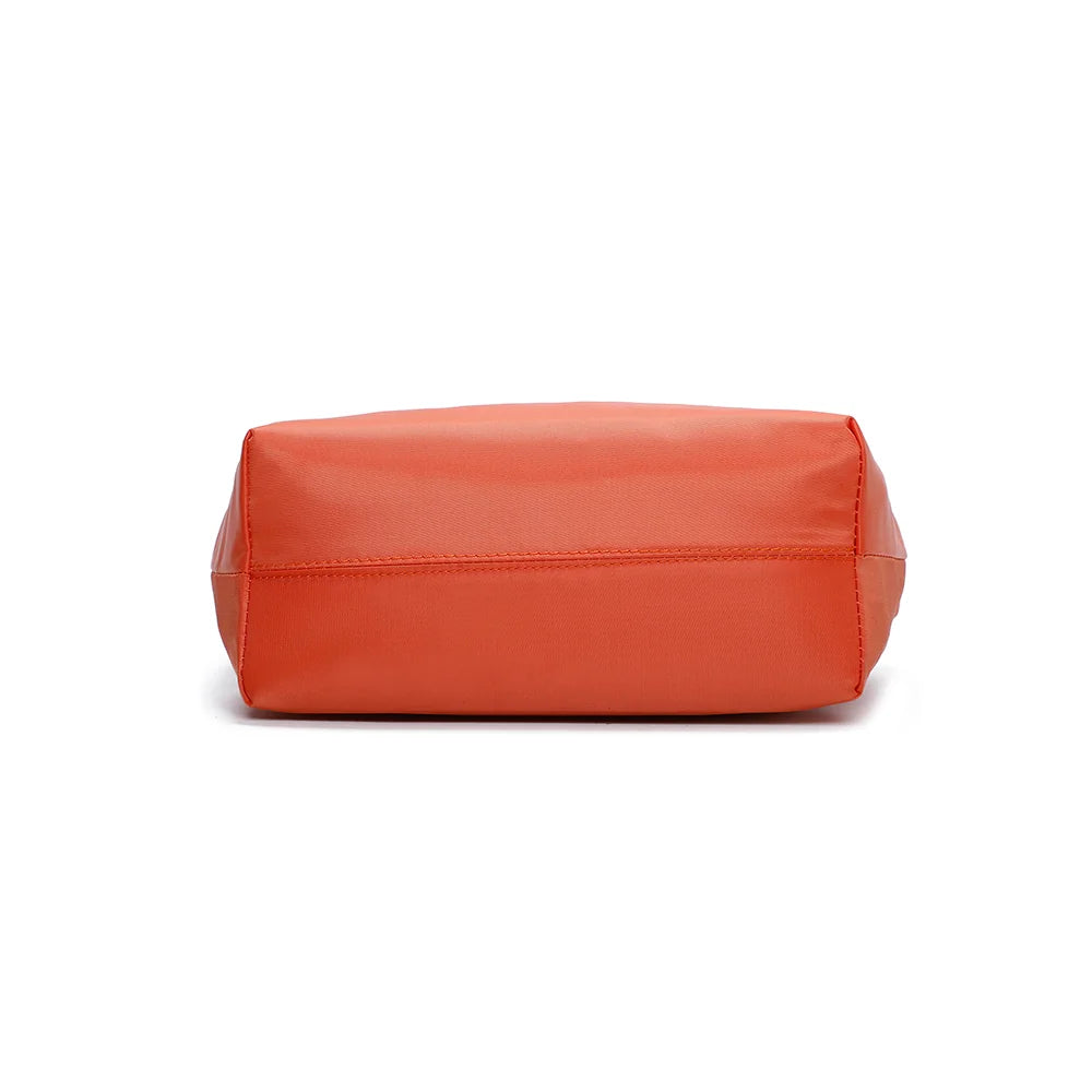 Dessous de La Balade orange claire en nylon léger, format compact de 29 × 13 cm – réf. Z-01