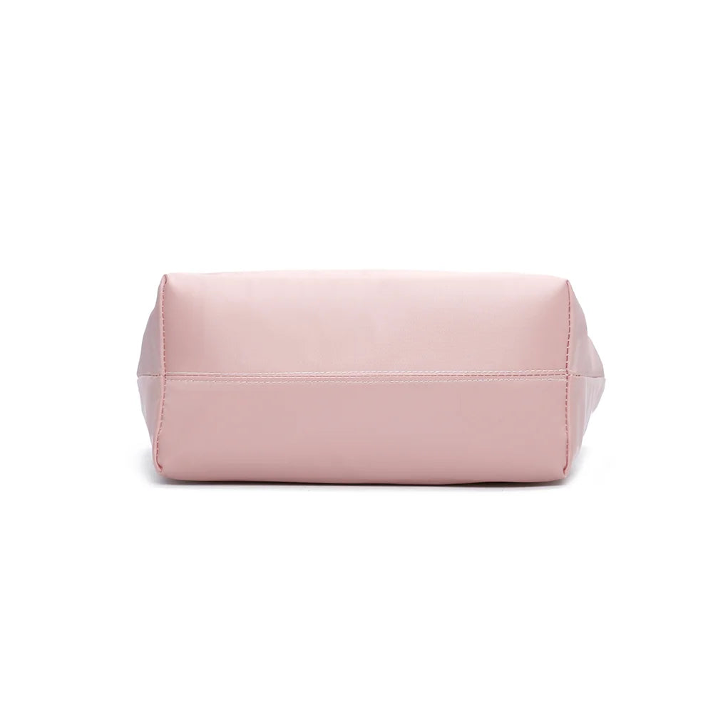 Dessous de La Balade rose claire en nylon léger, format compact de 29 × 13 cm – réf. Z-01