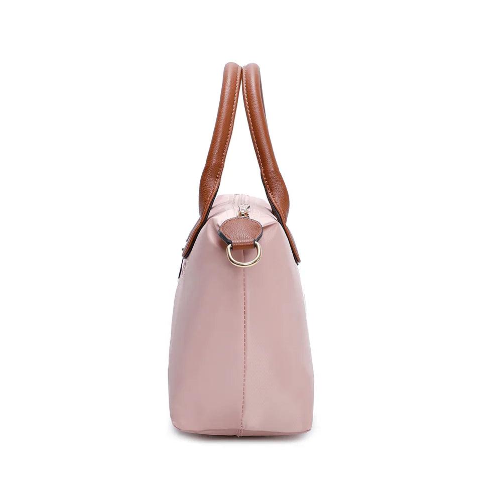 Profil de La Balade rose claire : patte latérale en simili cuir et anneau doré pour la bandoulière – réf. Z-01