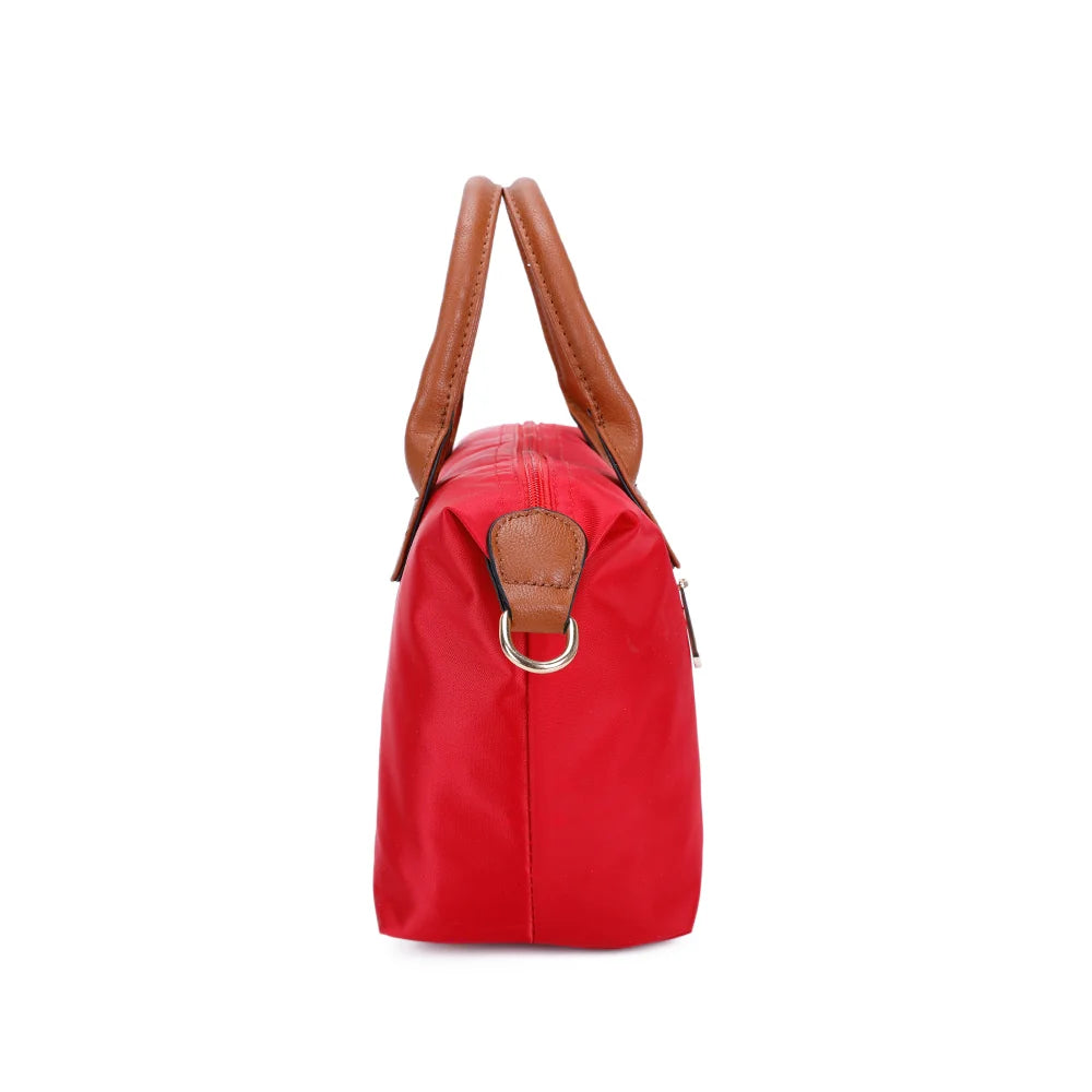 Profil de La Balade rouge : patte latérale en simili cuir et anneau doré pour la bandoulière – réf. Z-01